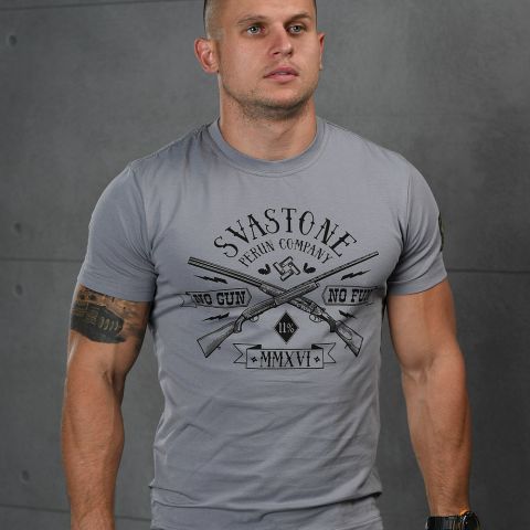 SvaStone футболка No Gun No Fun сіра