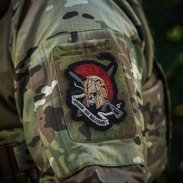 M-Tac нашивка шлем Vivere Est Militare (вышивка)