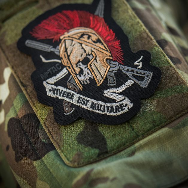 M-Tac нашивка шлем Vivere Est Militare (вышивка)